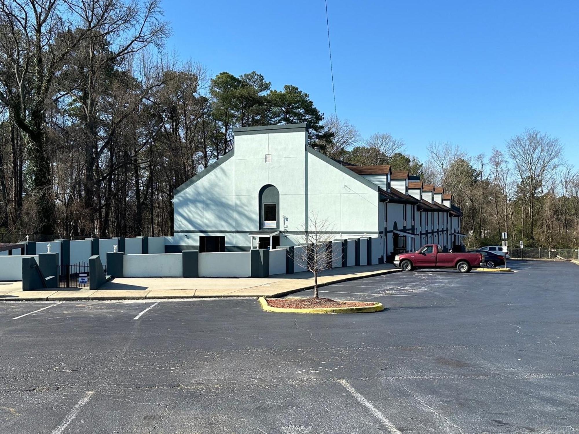 Hometowne Studios By Red Roof Richmond, Va - W Broad St Dumbarton Exterior photo
